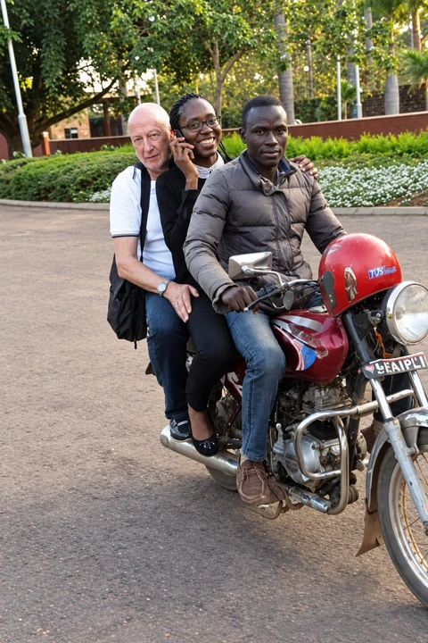 Recorriendo África en un taxi Boda-Boda